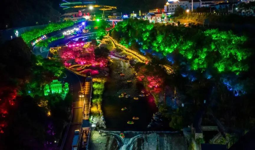 “美景 夜漂”出圈，漂流景区夜游玩出新花样！