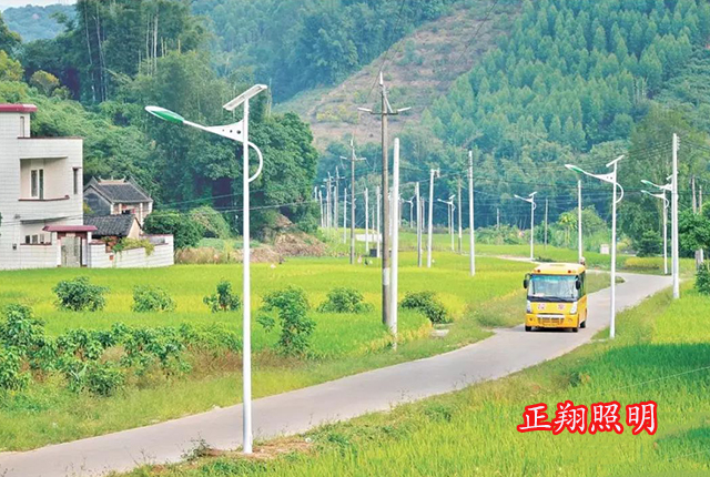 LED太阳能路灯已成农村道路照明首选