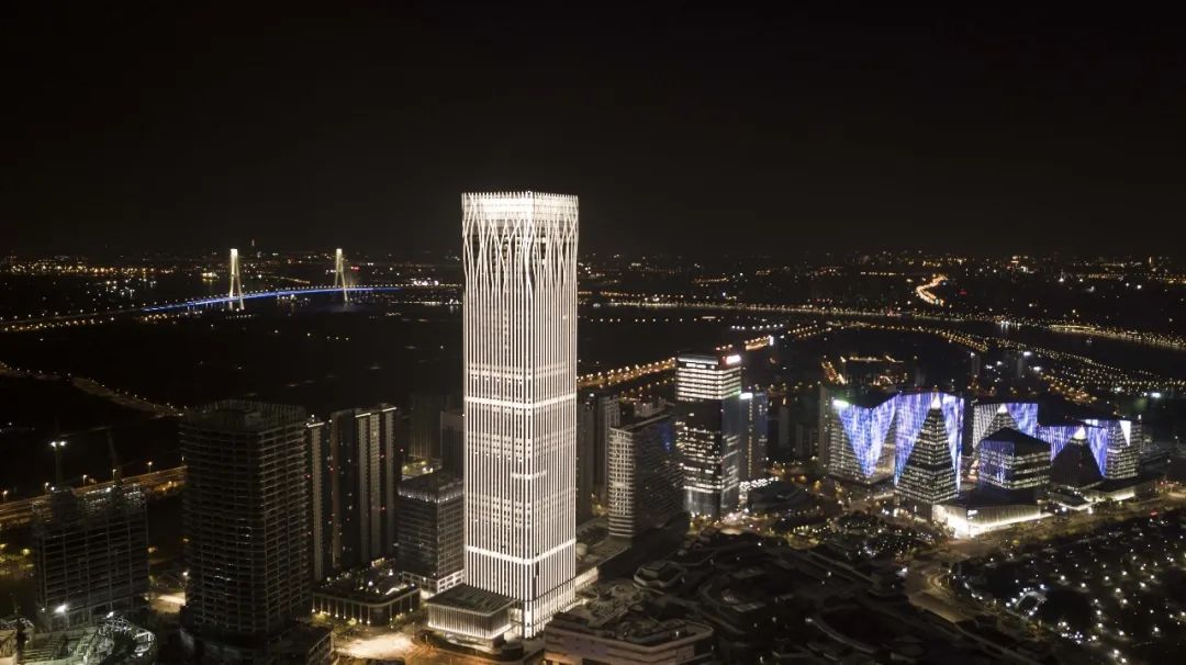 昕诺飞点亮上海一系列地标性建筑，助力夜间经济发展