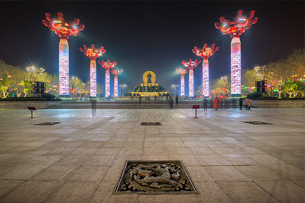 市民广场夜景照明要满足市民夜间活动需求