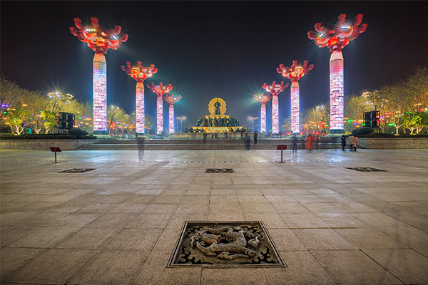 城市广场夜景照明要从市民的生活需求出发