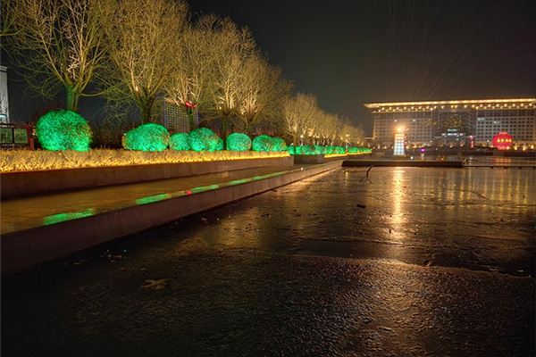 城市广场夜景照明要从市民的生活需求出发