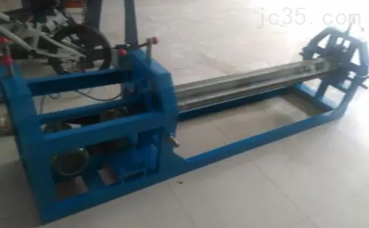 小型卷板机的优势表现在哪些方面呢？