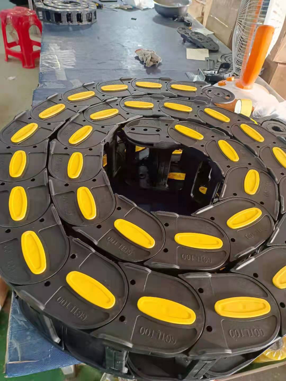 塑料拖链最大的穿线口径是多少？