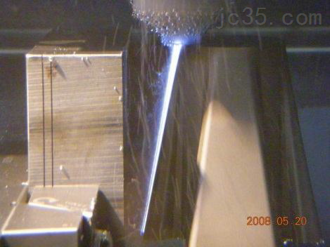 影响慢走丝加工精度因素：转角