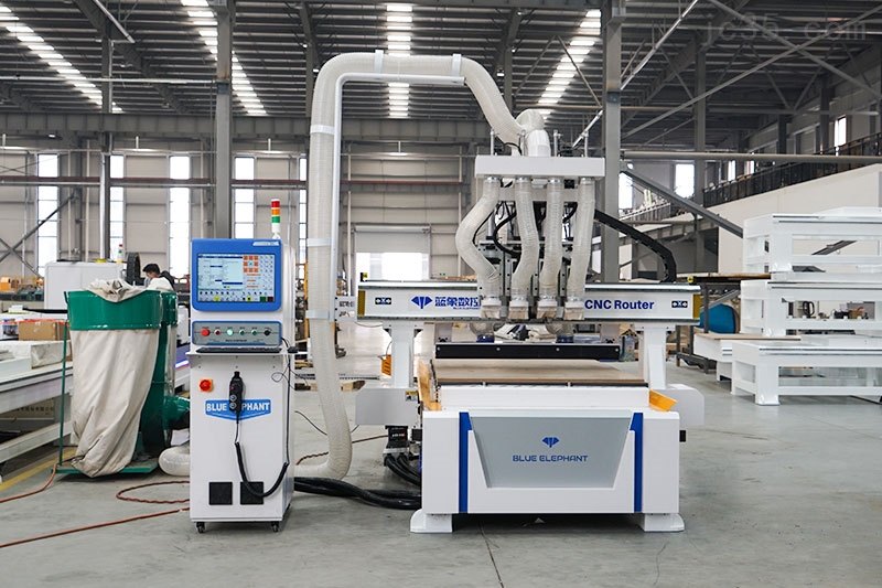 选择木工开料机时，设备对比工作不能少