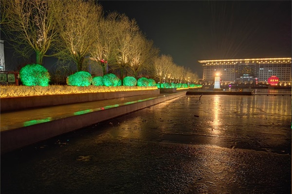 休闲娱乐广场夜景亮化体现城市精神风貌