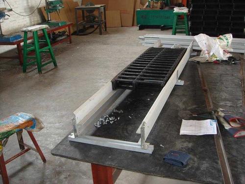 在混乱的市场中拖链厂家相互帮助才是发展之计