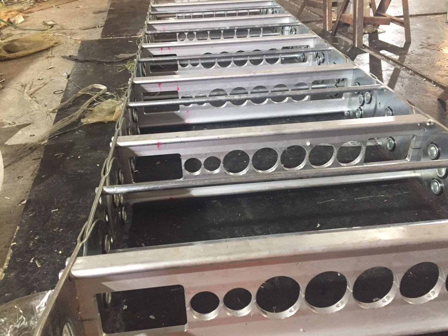 电缆拖链使用时的注意事项