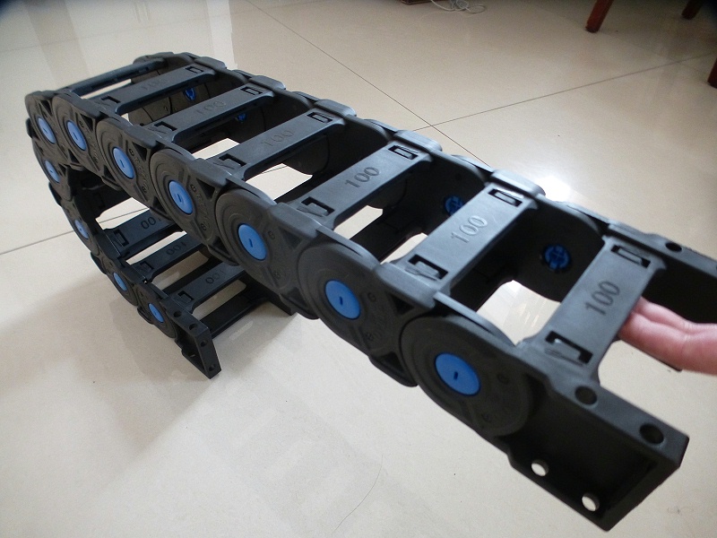 高速静音拖链工程塑料拖链原材料的介绍