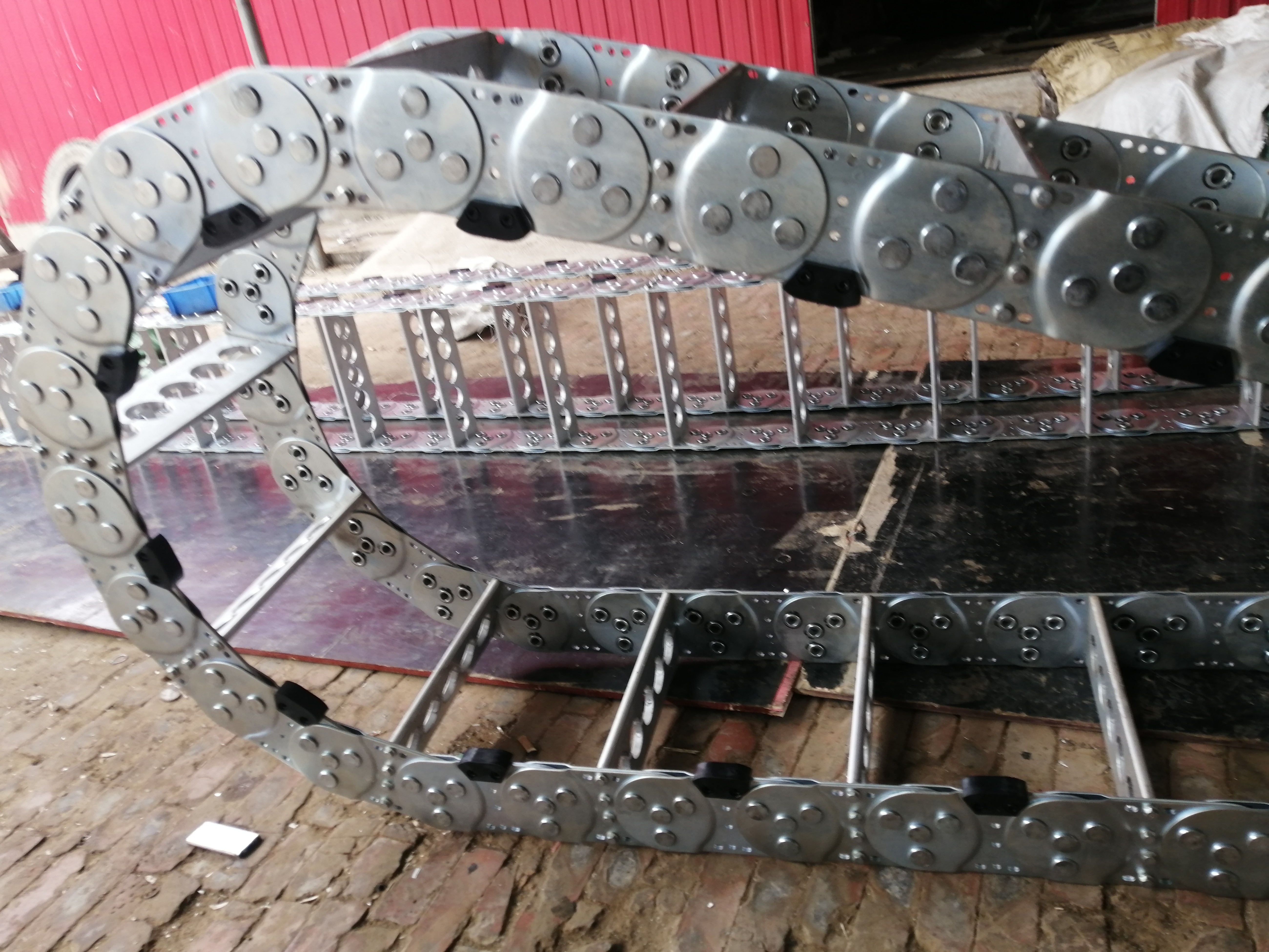 沧州钢铝拖链的结构和特点