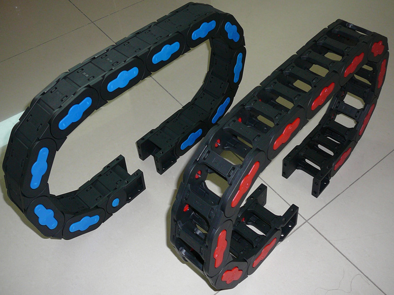 塑料拖链分为桥式和全封闭样式 塑料拖链分为桥式和全封闭样式