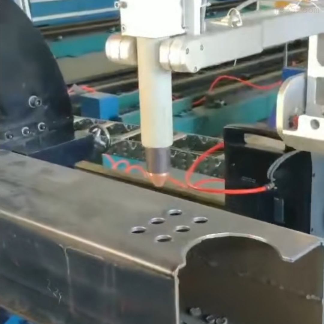 数控式相贯线切割机的注意事项