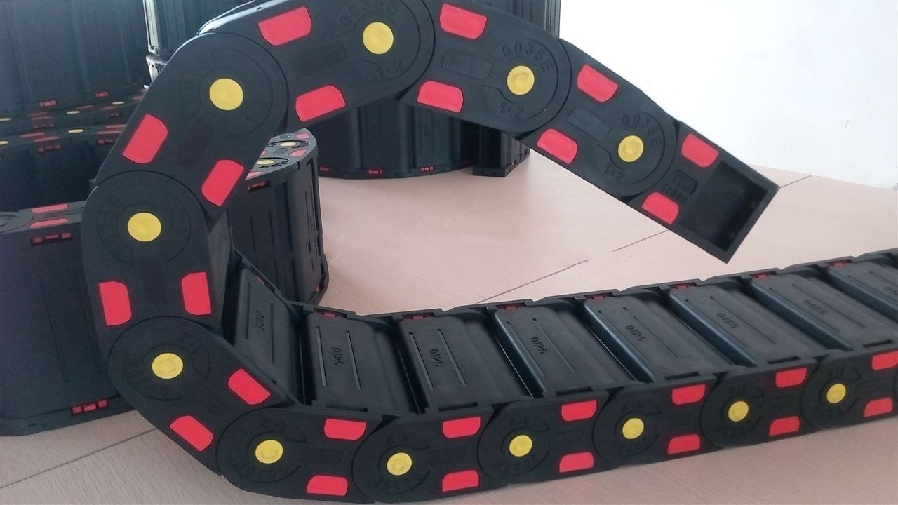 什么情况下立式加工中心工程塑料拖链使用导向槽 什么情况下立式加工中心工程塑料拖链使用导向槽