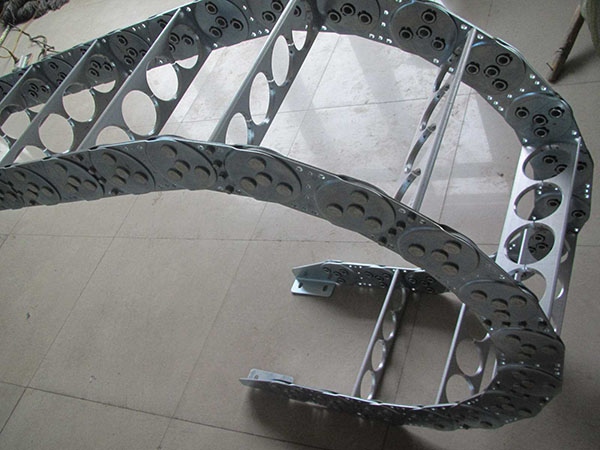 加强型钢制拖链,打孔式钢制拖链,桥式钢制拖链 加强型钢制拖链,打孔式钢制拖链,桥式钢制拖链