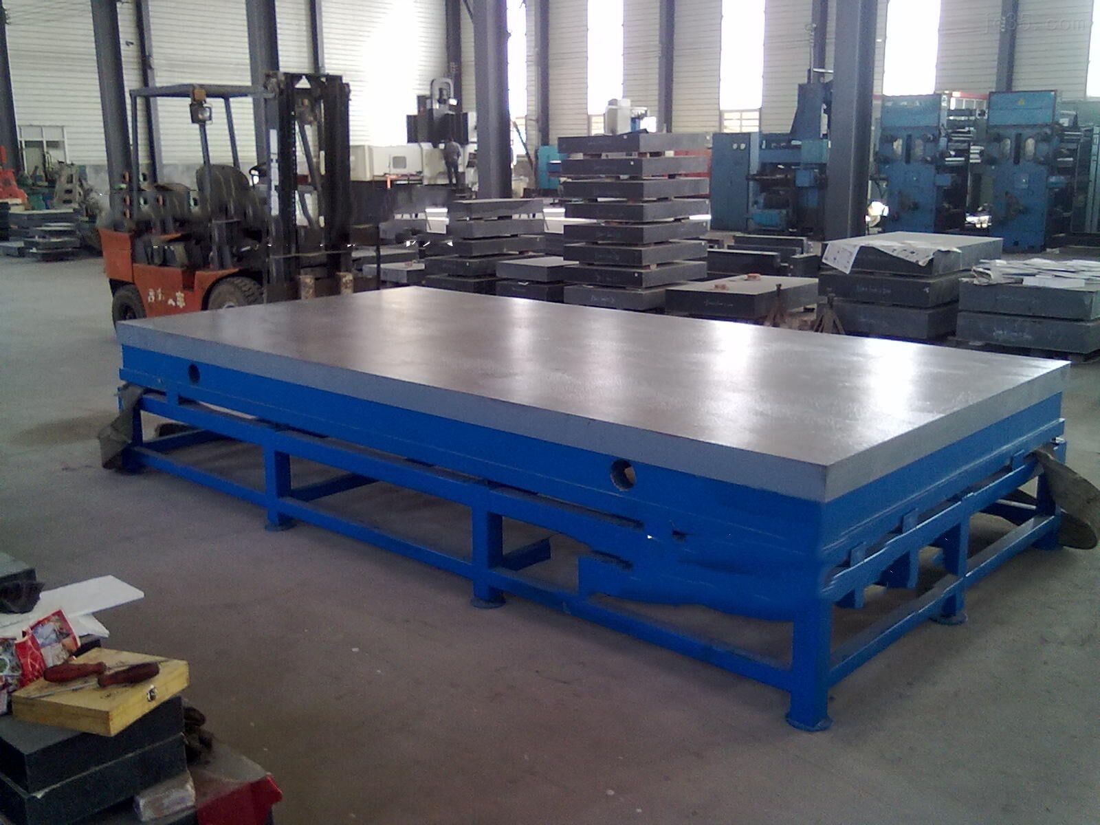 检验平台在铸铁平板中层层出彩的原因是什么？