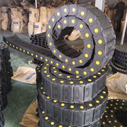 塑料拖链和尼龙拖链有什么不同