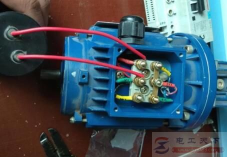 怎么把三相电机改为两相电机？
