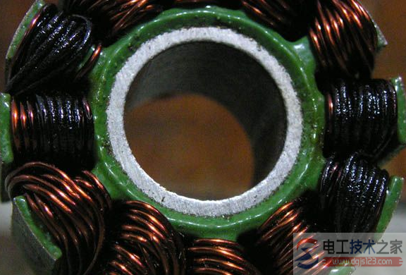 电动机运行中冒烟怎么办？