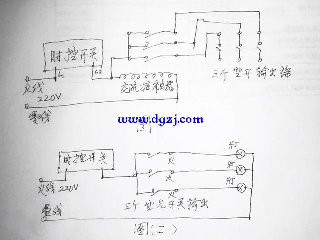 220V时控开关和交流接触器怎么控制3个空开