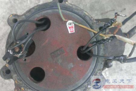 电压正常时220v潜水泵运行几分钟就跳闸什么原因 电压正常时220v潜水泵运行几分钟就跳闸什么原因