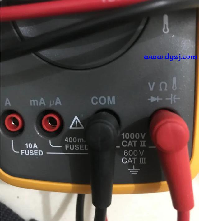 万用表上面的功能有哪些?怎么用万用表