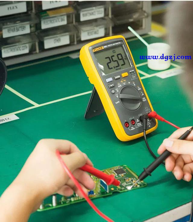 万用表上面的功能有哪些?怎么用万用表