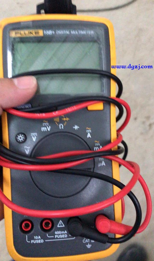 万用表上面的功能有哪些?怎么用万用表