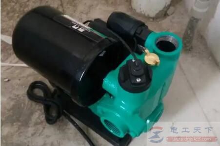 水泵进水烘干后一推开关就跳闸是什么原因？