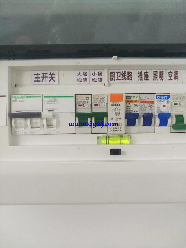 漏电保护器装设在前级还是空气开关装设在前级