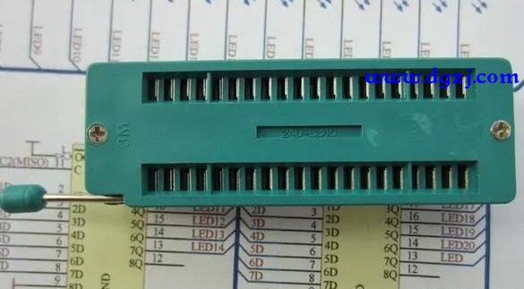 40脚的单片机锁紧座怎么方便拆下