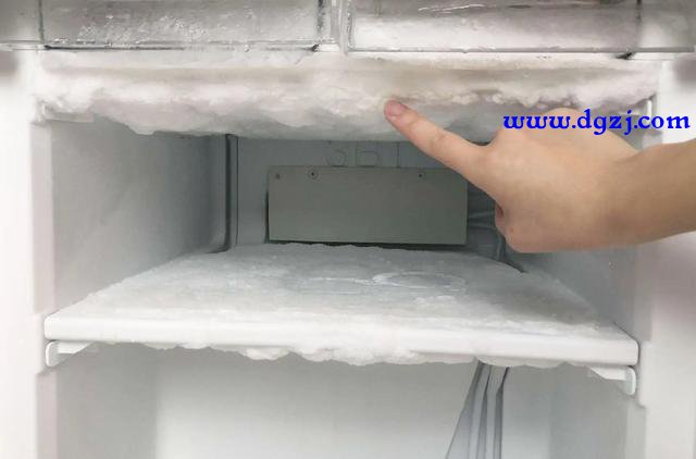 冰箱冰堵后水一般在什么位置