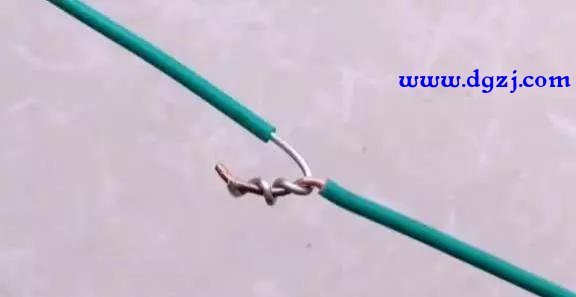 热水器当中的镁棒起什么作用