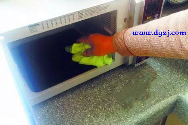 如何清洗微波炉内部如何清洗