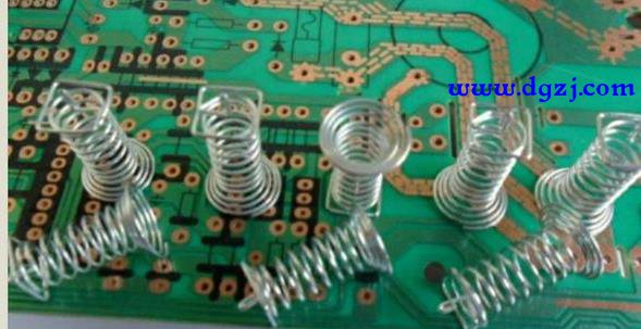 电路板上焊接一个弹簧的用途