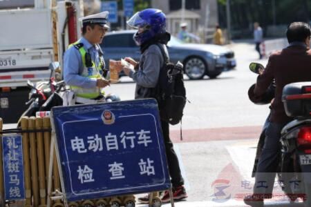 电动车与三轮车及低速电动车该怎么上路 电动车与三轮车及低速电动车该怎么上路