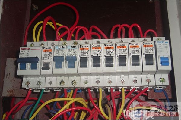 三相配电箱接线图_家庭配电箱安装要点