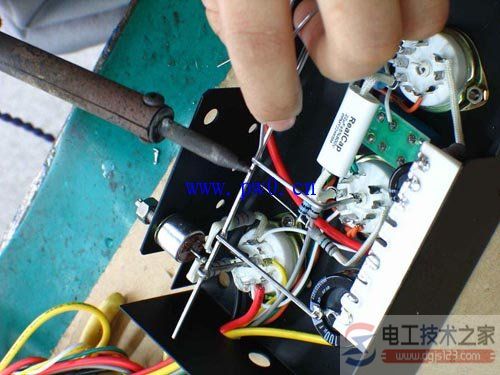 电烙铁焊接方法图解