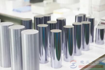 单晶硅和多晶硅有什么区别 单晶硅和多晶硅有什么区别