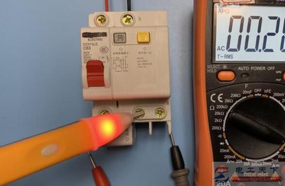 电工教学:用电笔区分火线和零线 电工教学:用电笔区分火线和零线