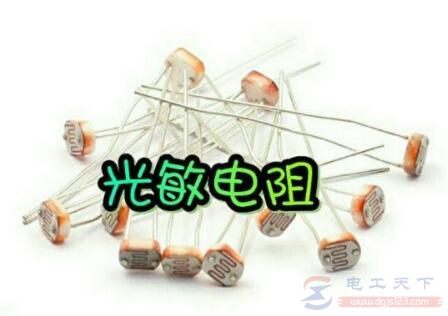 一例用LM393构成的光控开关电路图 一例用LM393构成的光控开关电路图