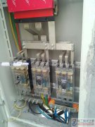 一个二级配电箱的实物图