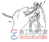 剥线钳和电工刀剖削导线绝缘层的方法详解