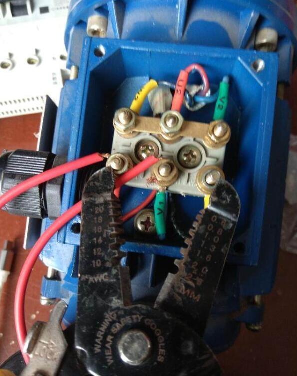 单相电怎么接三相异步电机可以用