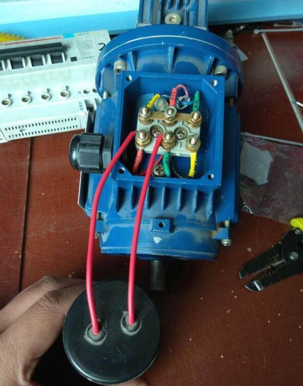 单相电怎么接三相异步电机可以用