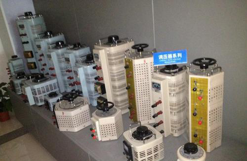 三相接触调压器接线图 三相接触调压器接线图