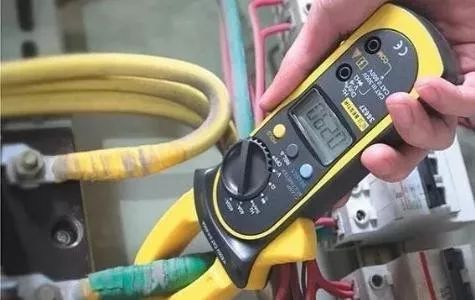 钳形电流表使用方法,钳形电流表怎么测量电流 钳形电流表使用方法,钳形电流表怎么测量电流