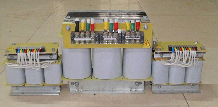 小型三相隔离变压器(小功率) 小型三相隔离变压器(小功率)