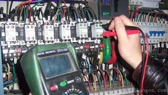 漏电断路器保护开关跳闸原因 漏电断路器保护开关跳闸原因