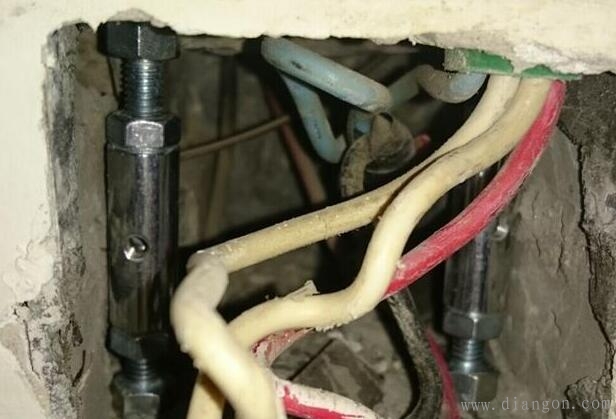 家装接线盒耳朵损坏怎么办?